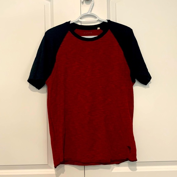 *2 items for $20* MENS like new Guess t-shirt - Picture 1 of 1